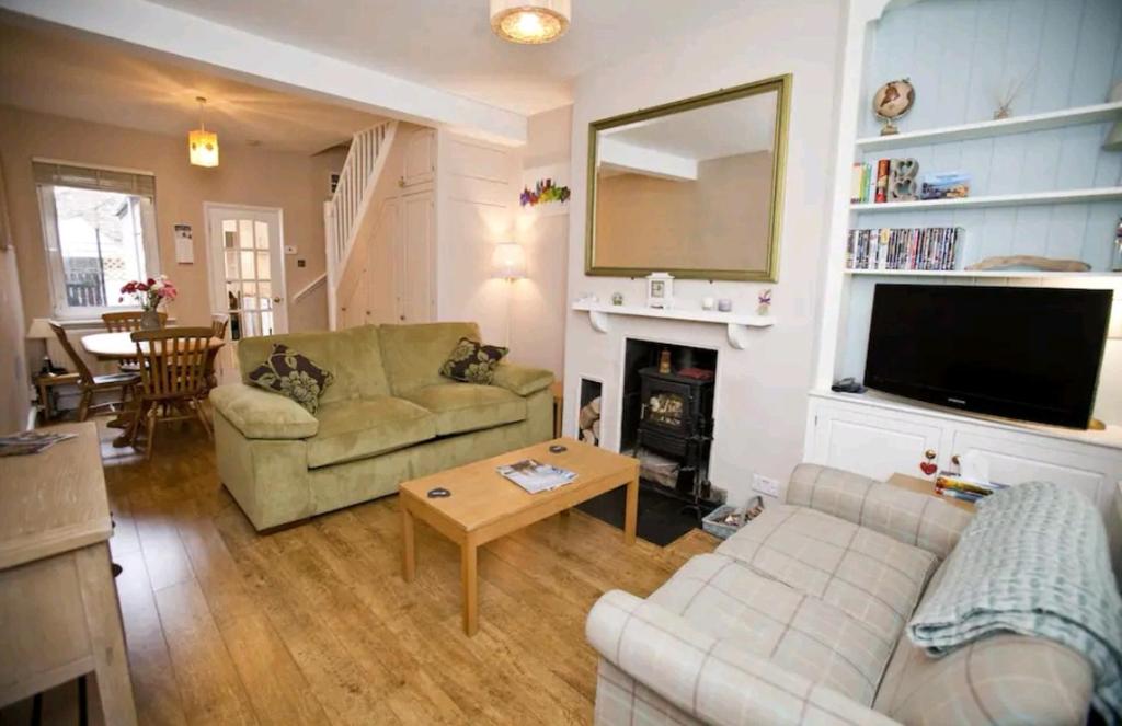 Cosy little home just outside York city walls Accommodation image 1 Cosy little home just outside York city walls image one