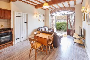 Host & Stay - Beck House Cottages image two