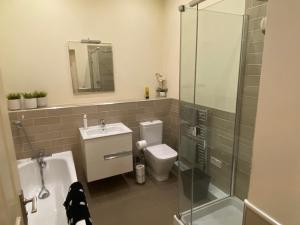 Modern flat in Leeds City Centre, great for business and pleasure Accommodation image 2 Modern flat in Leeds City Centre, great for business and pleasure image two
