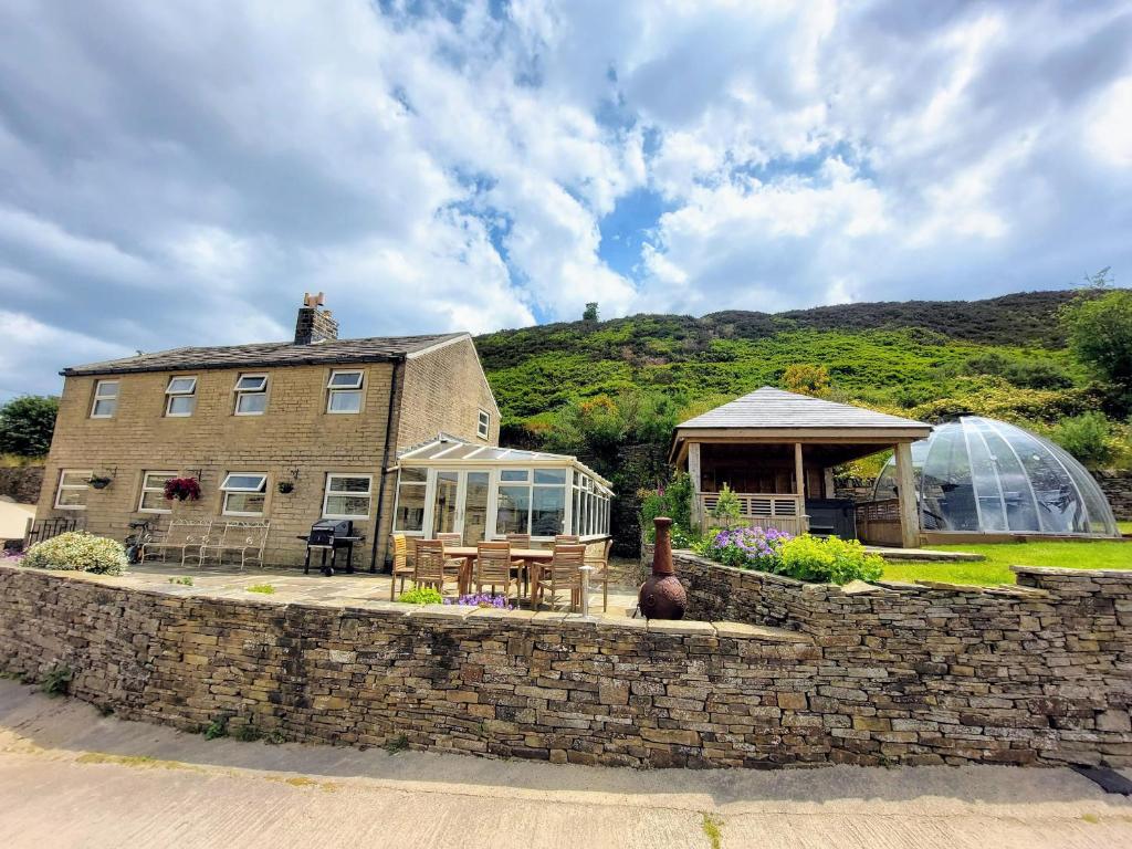 Long Ing Farm, Holmfirth Accommodation image 1 Long Ing Farm, Holmfirth image one