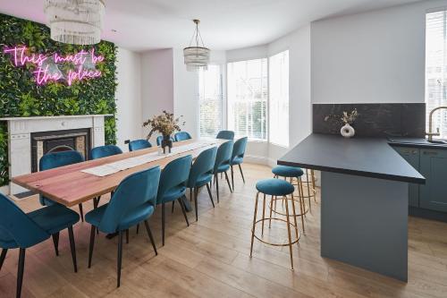 Host & Stay - Parkside Villa Accommodation image 3 Host & Stay - Parkside Villa image three