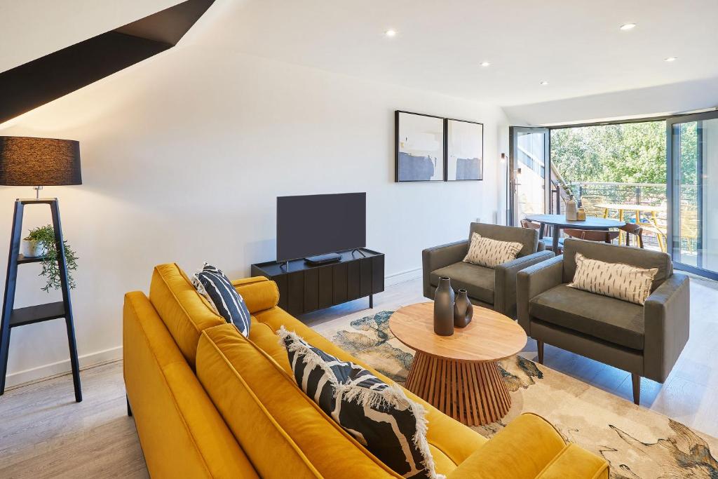 Host & Stay - St Johns Mews image one