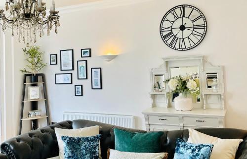 Stunning 2-Bed Apartment in Whitby Accommodation image 3 Stunning 2-Bed Apartment in Whitby image three