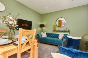 Picture of Fantastic 4BR 7-bed LEEDS House sleeps8 wParking