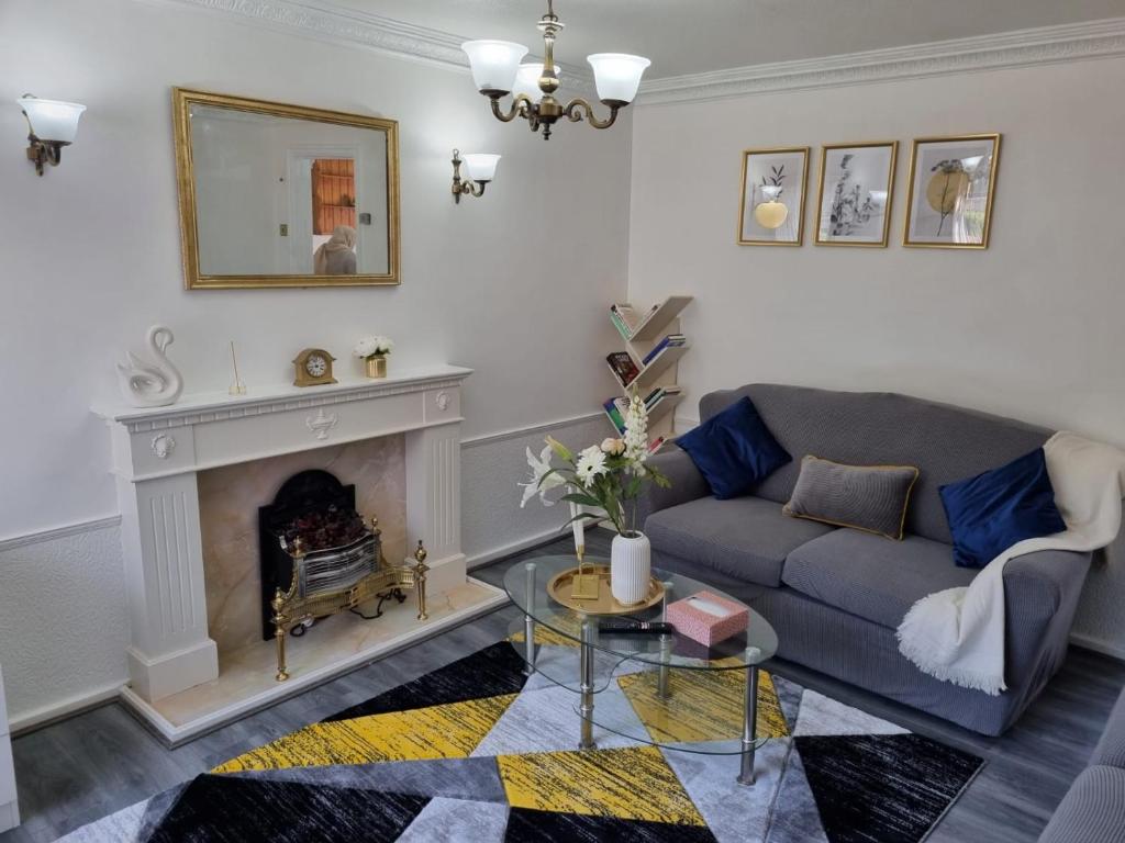 Centrally Located w/ Free Parking & Smart TV Accommodation image 1 Centrally Located w/ Free Parking & Smart TV image one