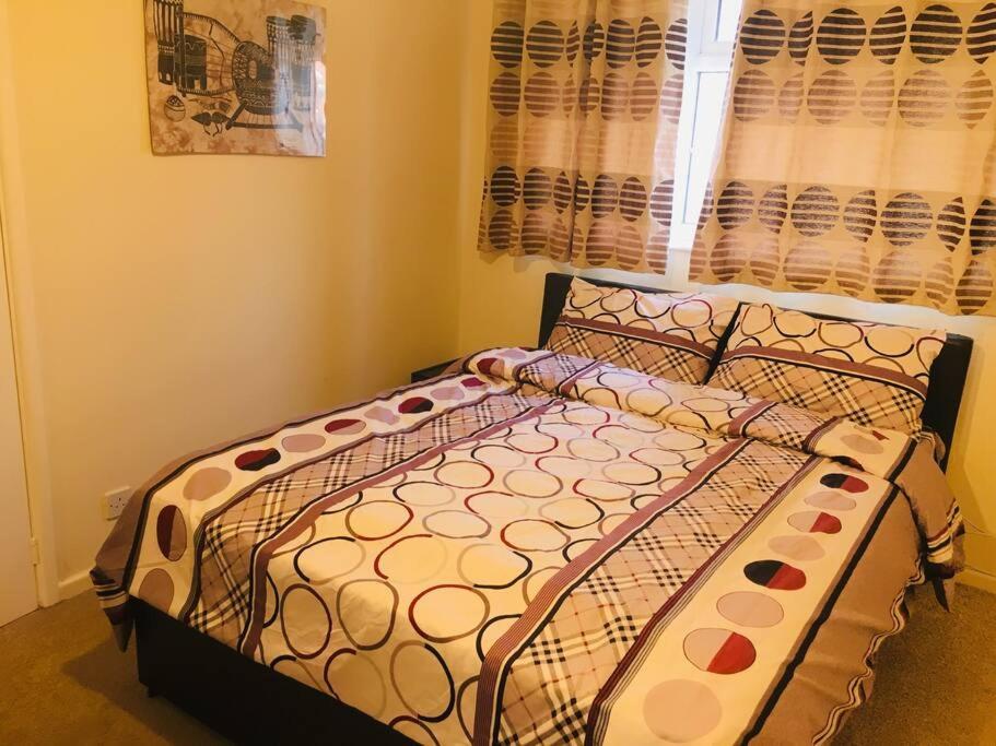 Princess 3 Bedroom House + Offstreet Parking +WiFi Accommodation image 1 Princess 3 Bedroom House + Offstreet Parking +WiFi image one