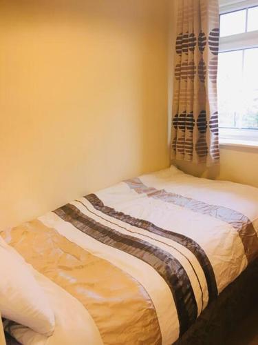 Princess 3 Bedroom House + Offstreet Parking +WiFi Accommodation image 2 Princess 3 Bedroom House + Offstreet Parking +WiFi image two