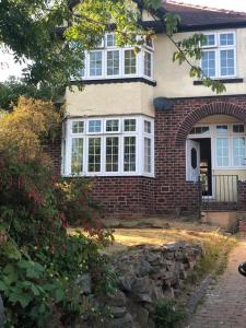 In the posh suburb Enjoy the Peak District views Accommodation image 1 Picture of In the posh suburb Enjoy the Peak District views