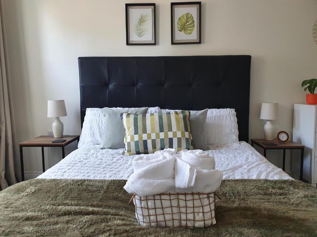 Spacious, bright flat near town centre, parking image one
