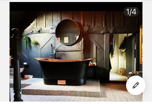 farmhouse , quirky 3/4bed period home with hot tub Accommodation image 3 farmhouse , quirky 3/4bed period home with hot tub image three
