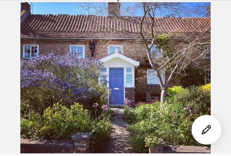 farmhouse , quirky 3/4bed period home with hot tub Accommodation image 1 farmhouse , quirky 3/4bed period home with hot tub image one