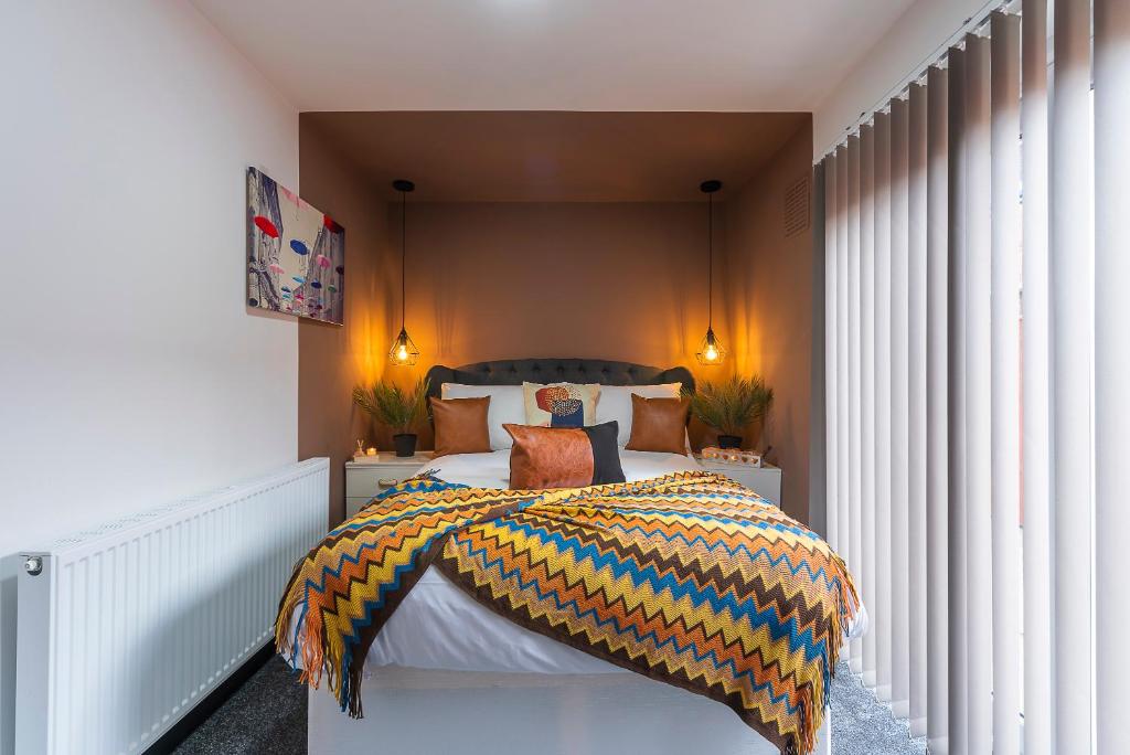 Vibrant Funkily Decorated 2 Bedroom 4 Beds Newly Refurbished Accommodation image 1 Vibrant Funkily Decorated 2 Bedroom 4 Beds Newly Refurbished image one