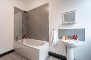 Vibrant Funkily Decorated 2 Bedroom 4 Beds Newly Refurbished Accommodation image 2 Vibrant Funkily Decorated 2 Bedroom 4 Beds Newly Refurbished image two