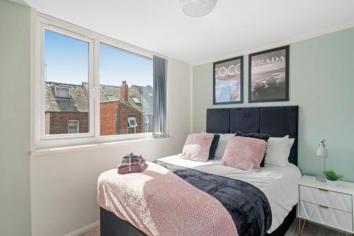 Lovely and Modern 3 Bed Apartment - Sleeps 7 Accommodation image 3 Lovely and Modern 3 Bed Apartment - Sleeps 7 image three