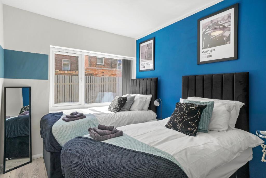 Sleek 3 bedroom in Sheffield - Sleeps 8 Accommodation image 1 Sleek 3 bedroom in Sheffield - Sleeps 8 image one