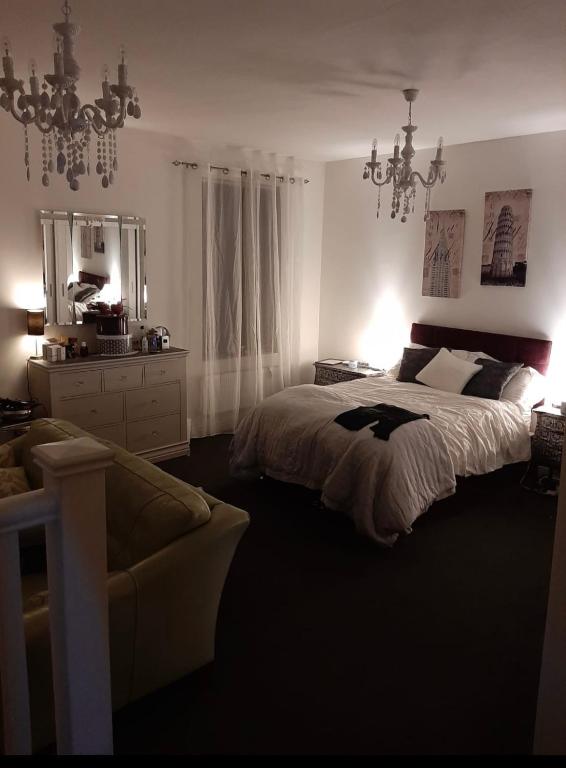 Lovely 1 bedroom flat in Nether Edge, Sheffield S7 image one