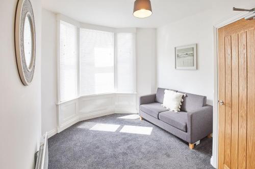 Host & Stay - Queens Court Accommodation image 3 Host & Stay - Queens Court image three