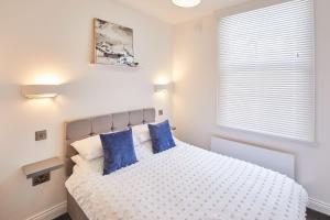 Host & Stay - Queens Court Accommodation image 2 Host & Stay - Queens Court image two