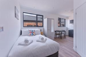 Charming Studio Apartment in Central Sheffield image two