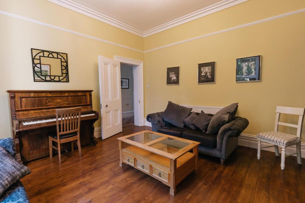 HOPE HOUSE - Beautiful 4 Bed Property Located in Hebden Bridge, Yorkshire Accommodation image 1 HOPE HOUSE - Beautiful 4 Bed Property Located in Hebden Bridge, Yorkshire image one