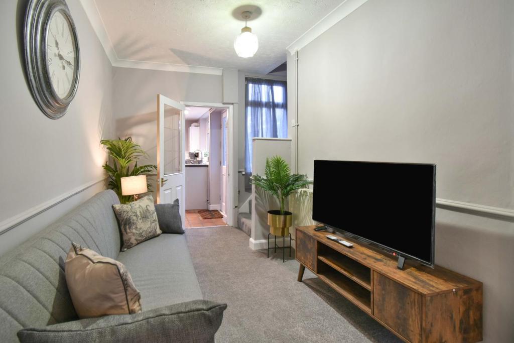 Dante House image one