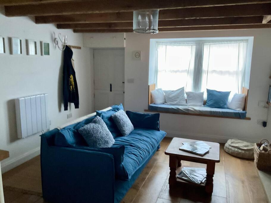 3 bed renovated cottage with stunning sea views Accommodation image 1 3 bed renovated cottage with stunning sea views image one