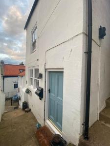 3 bed renovated cottage with stunning sea views Accommodation image 2 3 bed renovated cottage with stunning sea views image two