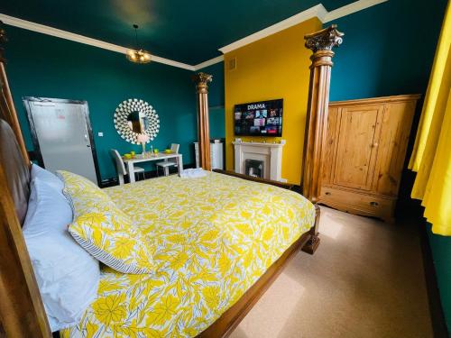 PHOENIX Boutique Apartments image three