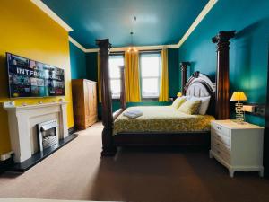 PHOENIX Boutique Apartments image two