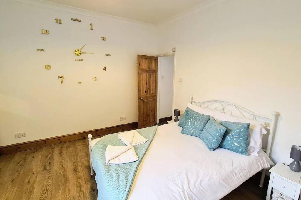2 bedroom Victorian canal side terrace house. image one