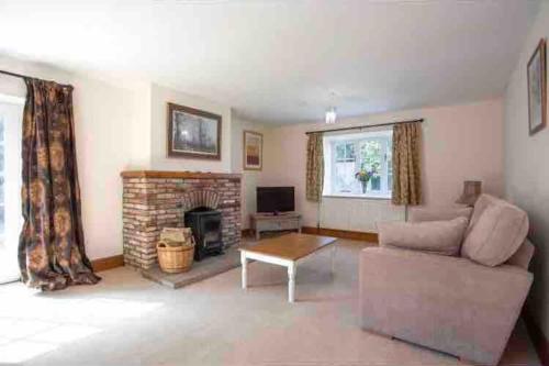Stunning 4 bedroom farm house Accommodation image 3 Stunning 4 bedroom farm house image three