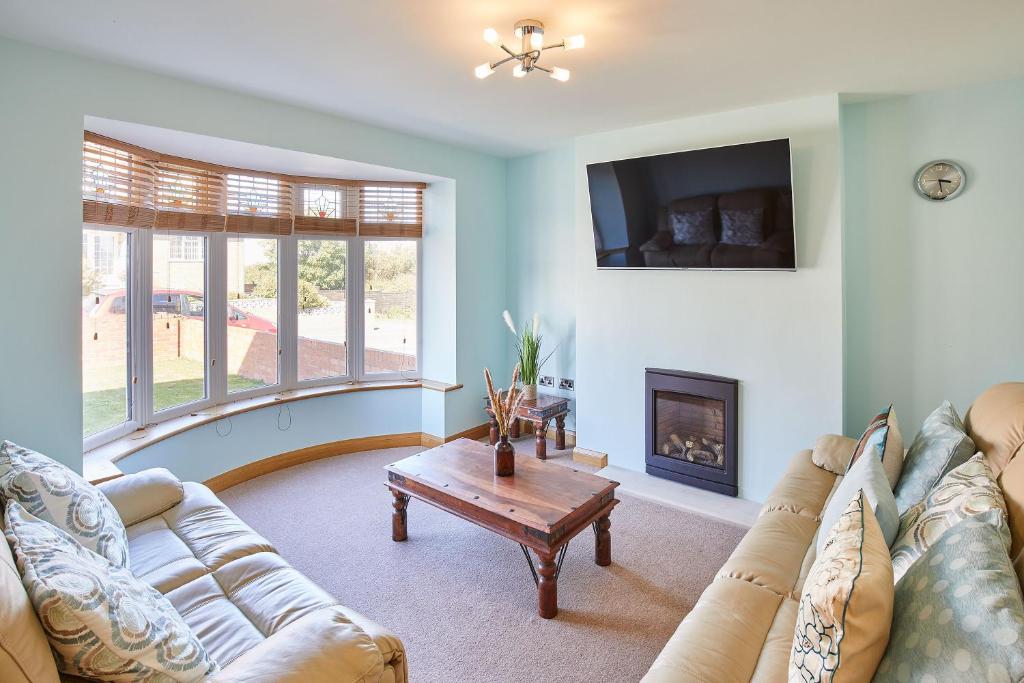 Host & Stay - Cliff Road Accommodation image 1 Host & Stay - Cliff Road image one