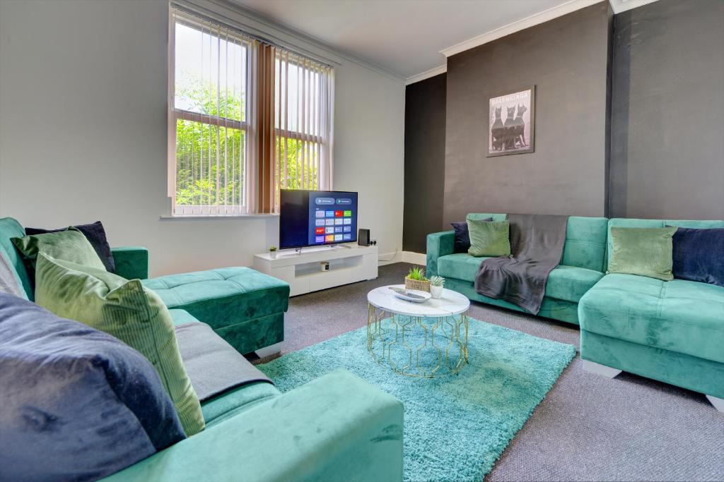 Stunning Sheffield House Sleeps 12 Accommodation image 1 Stunning Sheffield House Sleeps 12 image one