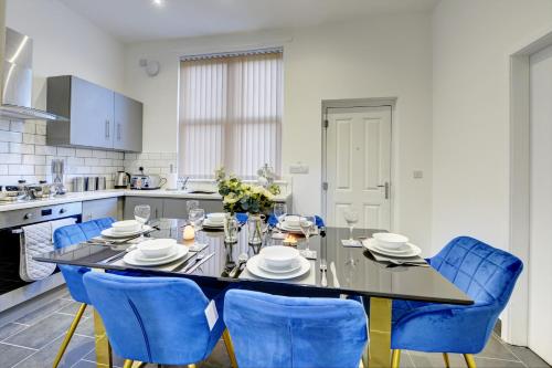 Stunning Sheffield House Sleeps 12 Accommodation image 3 Stunning Sheffield House Sleeps 12 image three