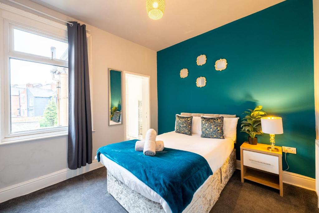 Sheffield Contractors Stays- Sleeps 6, 3 bed 3 bath house. Managed by Chique Properties Ltd Accommodation image 1 Sheffield Contractors Stays- Sleeps 6, 3 bed 3 bath house. Managed by Chique Properties Ltd image one