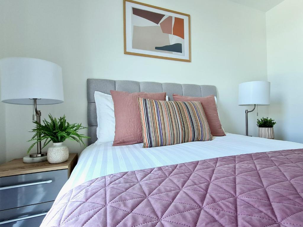 City Centre 2 Bedroomed Apartment - Great views - wifi image one