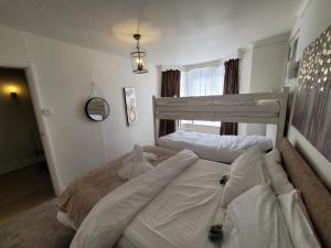 Seaside flat with Fireplace fast WIFI FREE parking Accommodation image 2 Seaside flat with Fireplace fast WIFI FREE parking image two