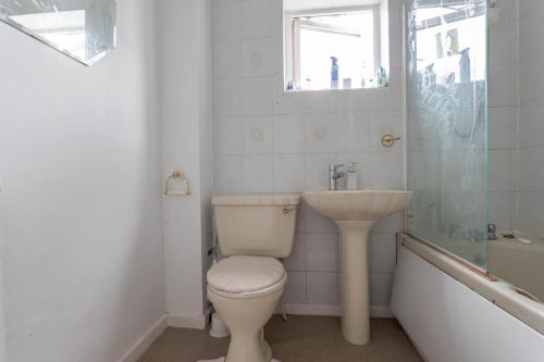 10 min to CityCentre R3 Accommodation image 3 10 min to CityCentre R3 image three