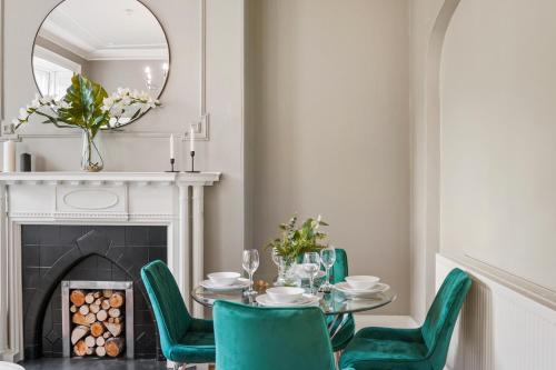 Delightful and Designer Apartment in Yorkshire - Parking Accommodation image 3 Delightful and Designer Apartment in Yorkshire - Parking image three