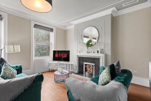 Designer Spacious Apartment in Yorkshire - Parking Accommodation image 3 Designer Spacious Apartment in Yorkshire - Parking image three
