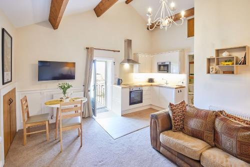 Host & Stay - The Hayloft image three