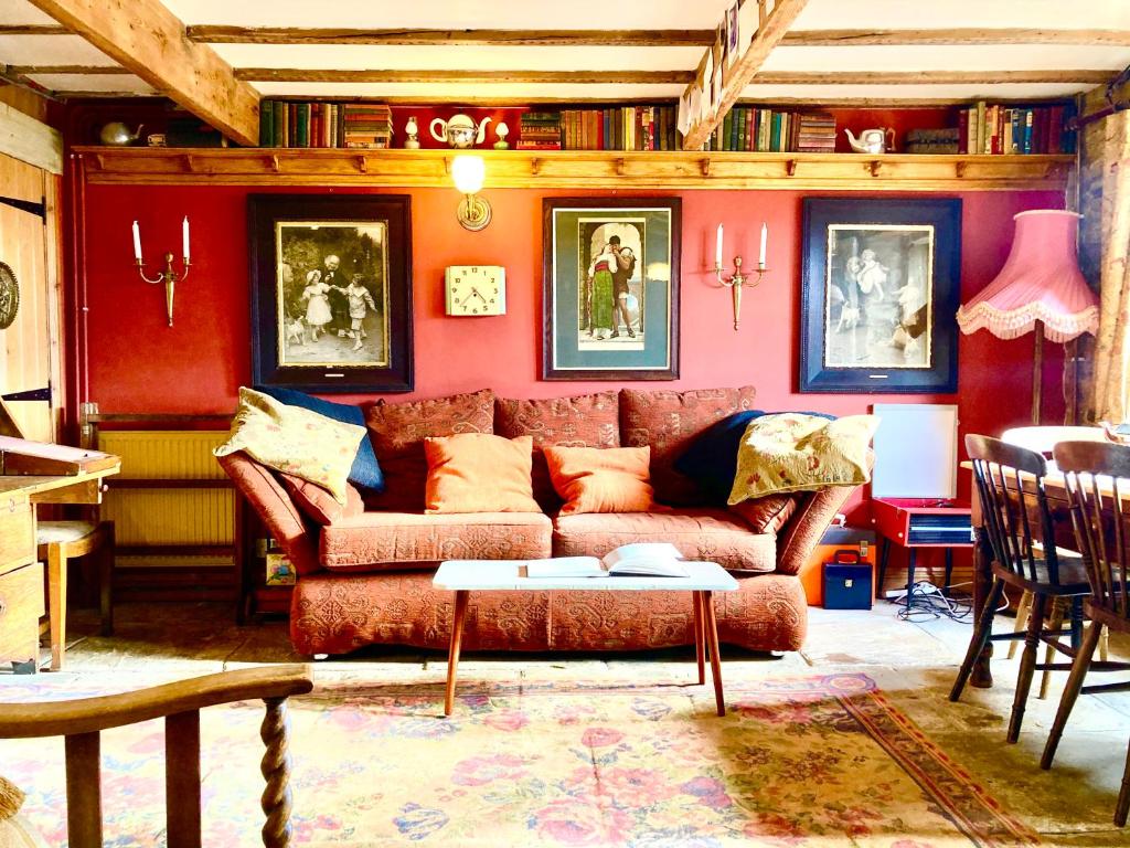The Writers Cottage - Intriguing & Romantic Accommodation image 1 The Writers Cottage - Intriguing & Romantic image one