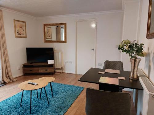 Lovely 2-Bed House in the heart of Woodhouse Leeds image three