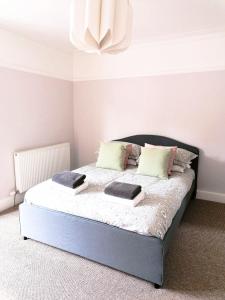 Sunset House - Whitby Townhouse near the sea sleeps 8 Accommodation image 2 Sunset House - Whitby Townhouse near the sea sleeps 8 image two