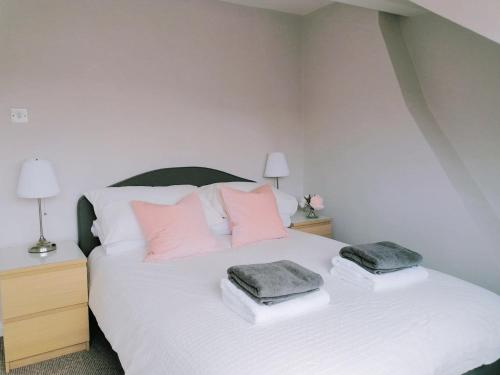 Sunset House - Whitby Townhouse near the sea sleeps 8 Accommodation image 3 Sunset House - Whitby Townhouse near the sea sleeps 8 image three