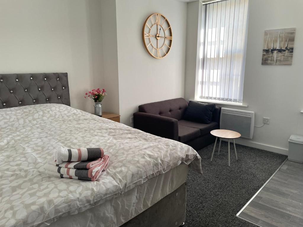 Bv Comfy Budget Studio At Quebec Street Bradford image one