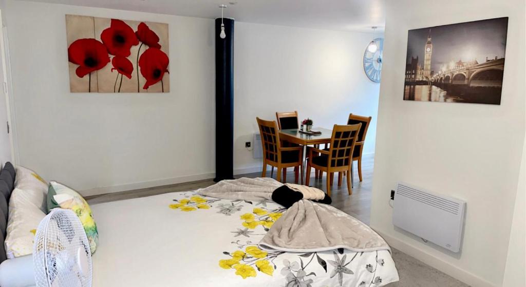 Charming 1-Bed Apartment in Bradford city holiday image one
