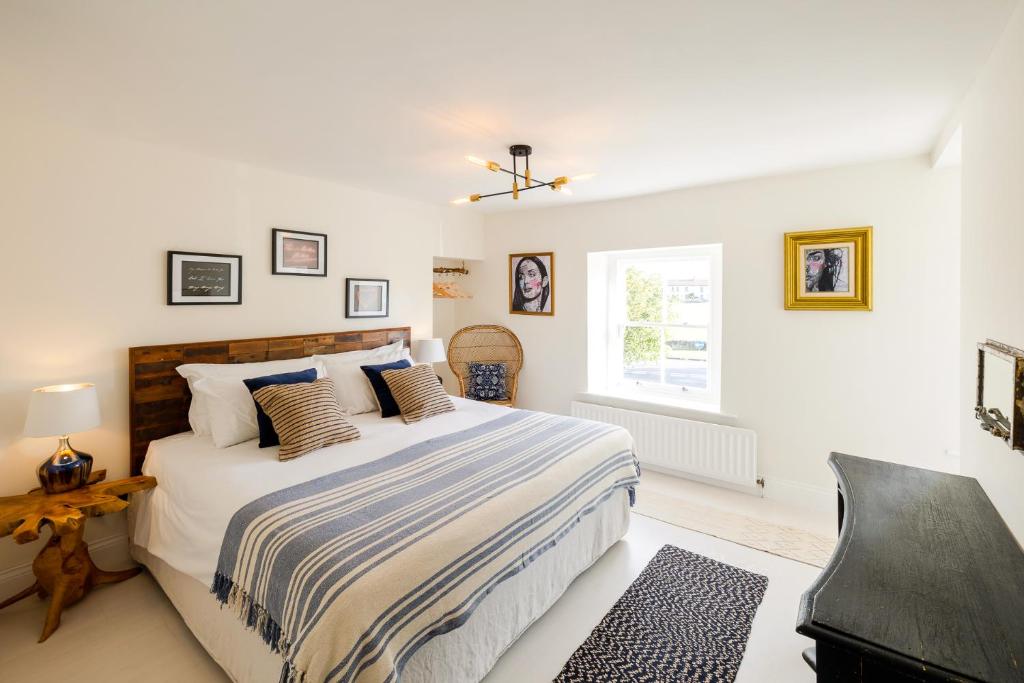 Host & Stay - Virginia House image one
