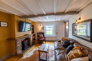 Host & Stay - Virginia House image two