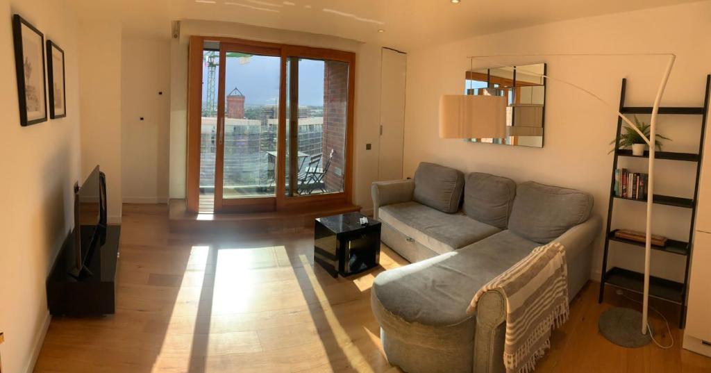 2 bed apartment in Granary Wharf Leeds image one